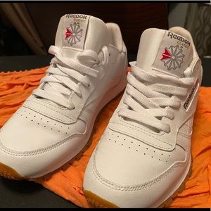 Reebock Classics men’s size 6.4 women’s 8.5 like new